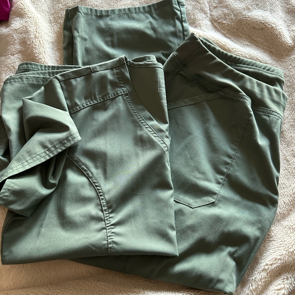 Cherokee scrub set
